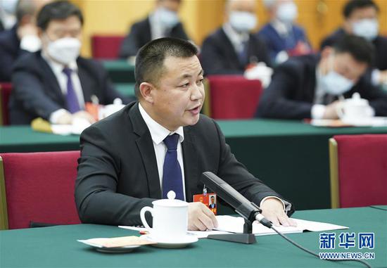  5月24日，全國人大代表張文喜參加湖北代表團的審議并發(fā)言。新華社記者 黃敬文 攝